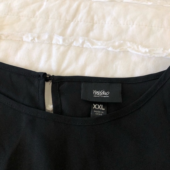 black blouse - Picture 2 of 3